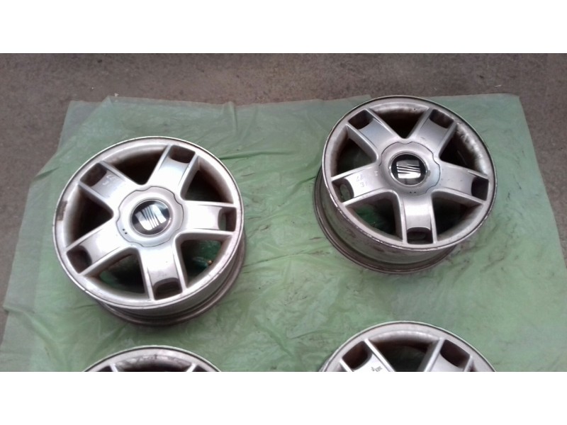 Recambio de juego llantas para seat leon (1m1) stella referencia OEM IAM 1M0601 6XJ15H2 ET 38