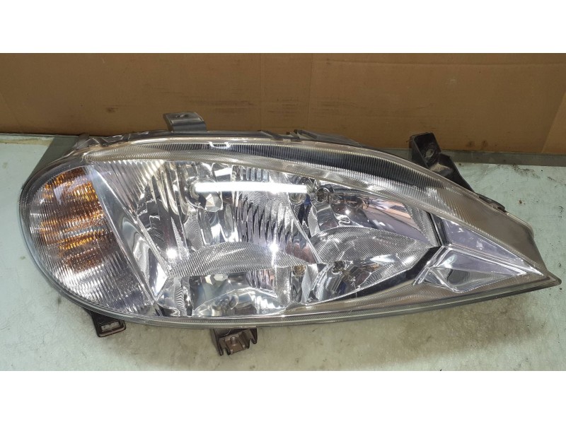 Recambio de faro derecho para renault megane i classic (la0) 1.9 dti alize referencia OEM IAM 7701047180  VALEO