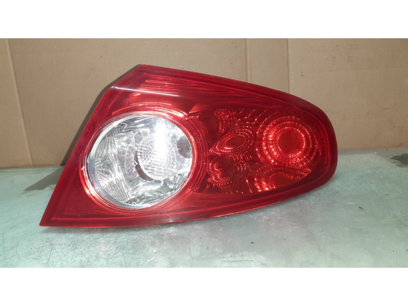 Recambio de piloto trasero derecho para chevrolet lacetti cdx referencia OEM IAM 1157  