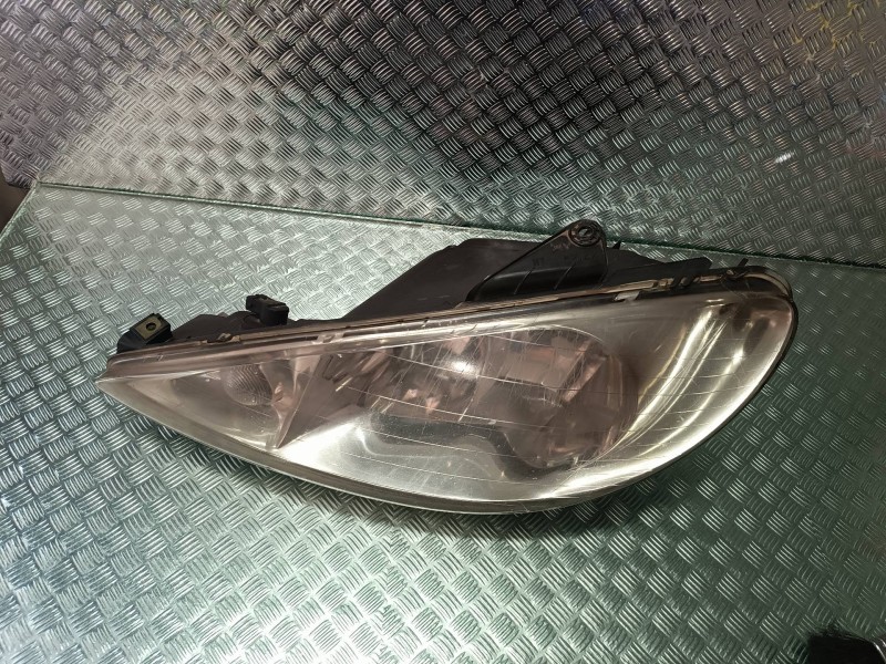 Recambio de faro izquierdo para peugeot 206 berlina xs-line referencia OEM IAM 9628666880 89001771 