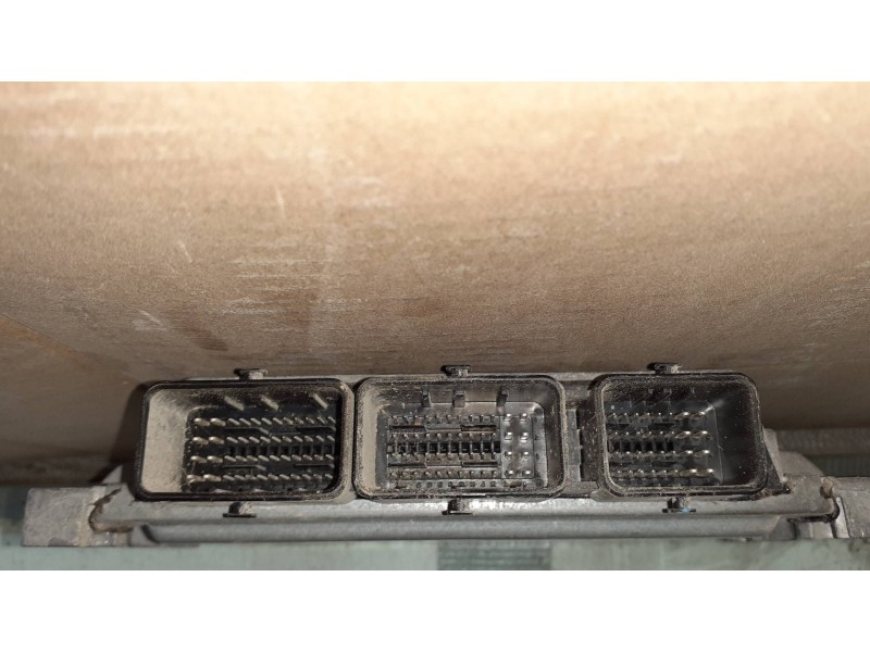 Recambio de centralita motor uce para renault megane ii berlina 5p authentique referencia OEM IAM 8200565863  