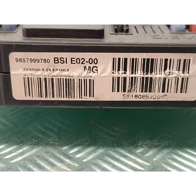 Recambio de caja reles / fusibles para peugeot 206 berlina xs-line referencia OEM IAM 9657999780 BSI E02 00 SIEMENS