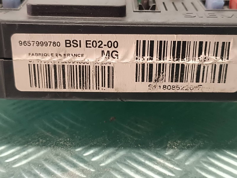 Recambio de caja reles / fusibles para peugeot 206 berlina xs-line referencia OEM IAM 9657999780 BSI E02 00 SIEMENS