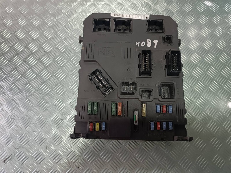 Recambio de caja reles / fusibles para peugeot 206 berlina xs-line referencia OEM IAM 9657999780 BSI E02 00 SIEMENS