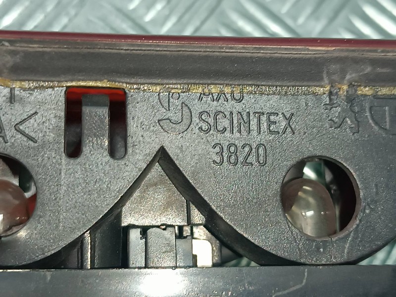 Recambio de luz central de freno para peugeot 206 berlina xs-line referencia OEM IAM E27168  