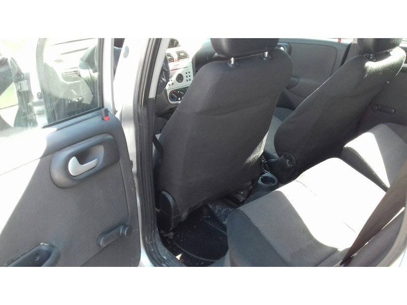 opel corsa c del año 2004