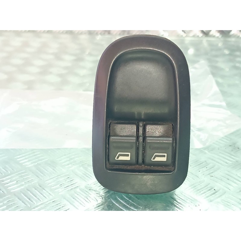 Recambio de mando elevalunas delantero izquierdo para peugeot 206 berlina xs-line referencia OEM IAM  VALEO CONECTOR 6 PINES