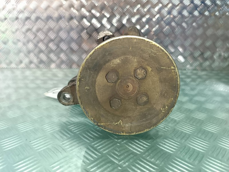 Recambio de bomba direccion para ford sierra turnier finess referencia OEM IAM RE3048  