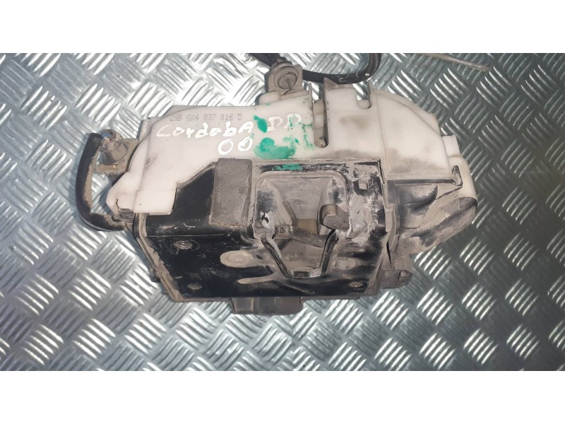 Recambio de cerradura puerta delantera derecha para seat cordoba berlina (6k2) signo referencia OEM IAM 2SBGK4837016D  