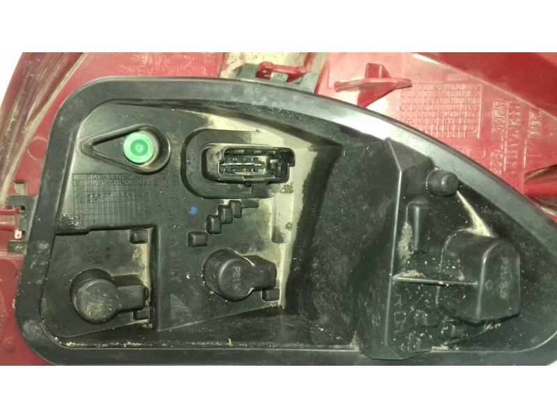 Recambio de piloto trasero derecho para renault clio iii exception 2 referencia OEM IAM 8200886946  