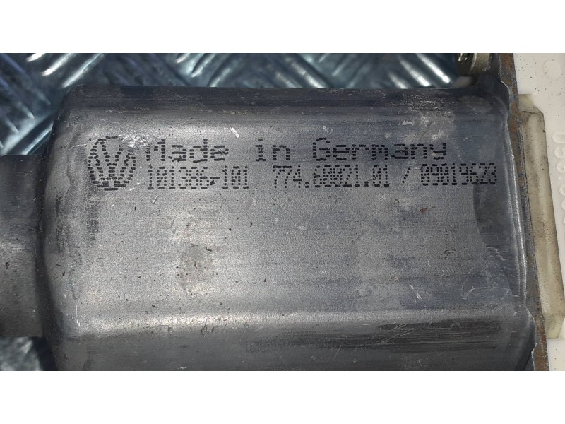 Recambio de elevalunas delantero derecho para volkswagen golf iv berlina (1j1) conceptline 4motion referencia OEM IAM 7746002101