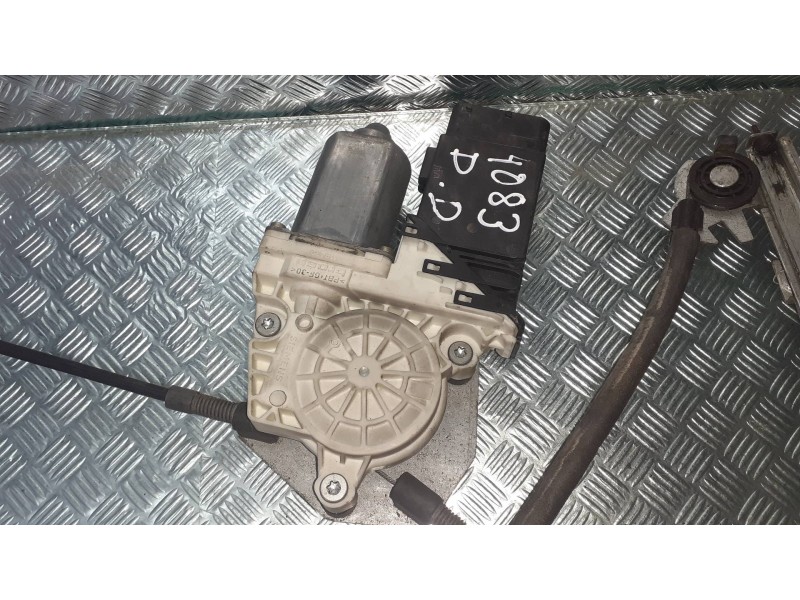 Recambio de elevalunas delantero derecho para volkswagen golf iv berlina (1j1) conceptline 4motion referencia OEM IAM 7746002101