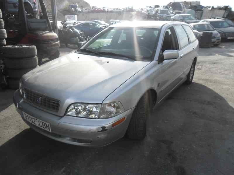 volvo v40 familiar del año 2002
