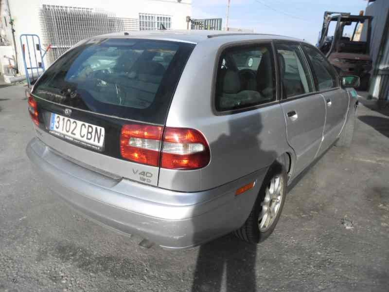 volvo v40 familiar del año 2002