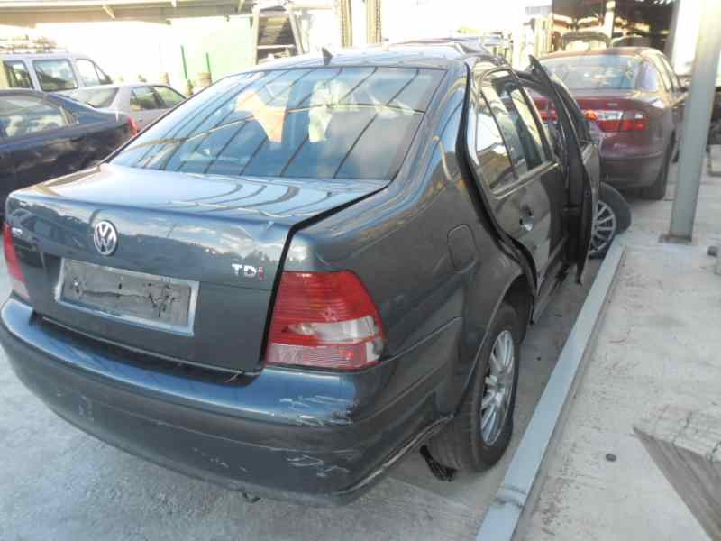 volkswagen bora berlina (1j2) del año 2003