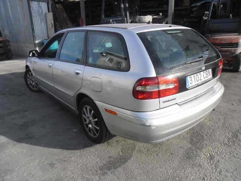 volvo v40 familiar del año 2002