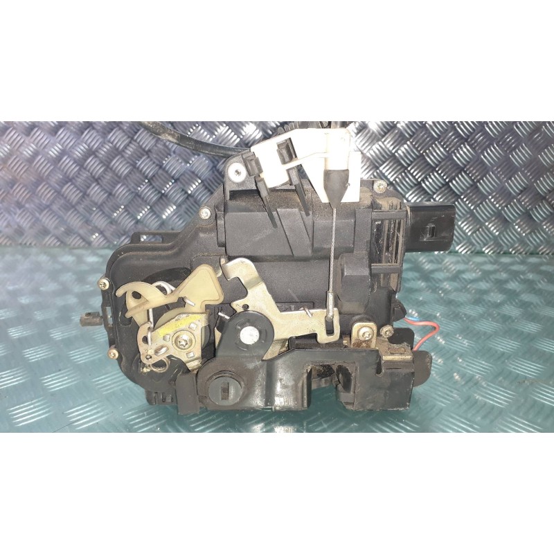 Recambio de cerradura puerta trasera izquierda para volkswagen golf iv berlina (1j1) conceptline 4motion referencia OEM IAM 3B48