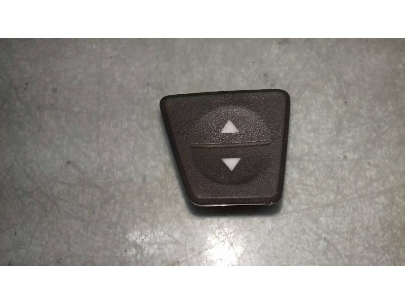 Recambio de mando elevalunas delantero izquierdo para fiat panda (169) 1.2 8v dynamic referencia OEM IAM 28767 7166A 