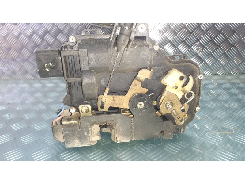 Recambio de cerradura puerta delantera derecha para volkswagen golf iv berlina (1j1) conceptline 4motion referencia OEM IAM 1J48