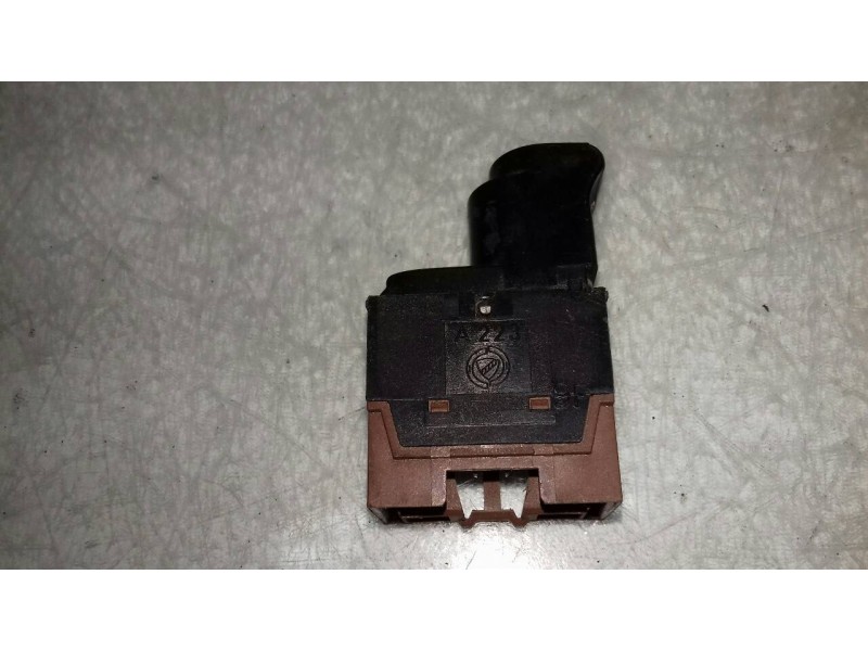 Recambio de mando elevalunas trasero derecho para lancia lybra berlina 1.9 jtd referencia OEM IAM A223  