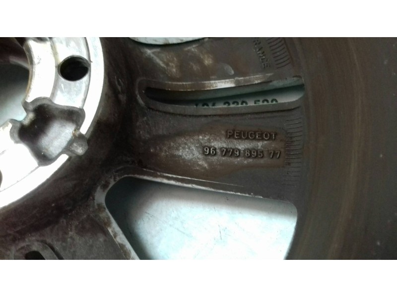 Recambio de llanta para peugeot 308 active referencia OEM IAM 9677989577 7JX16 CH5-44