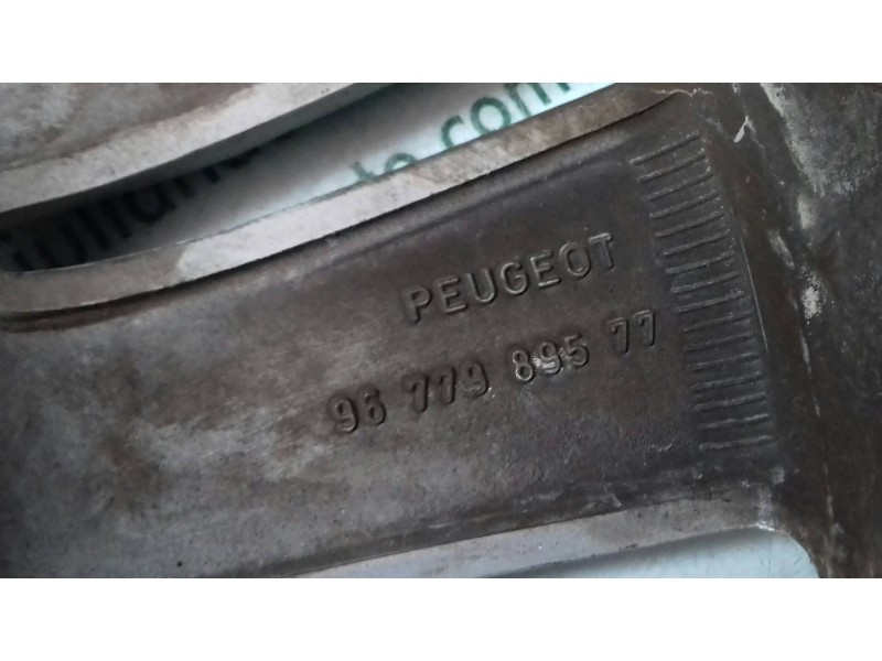 Recambio de llanta para peugeot 308 active referencia OEM IAM 9677989577 7JX16 CH5-44