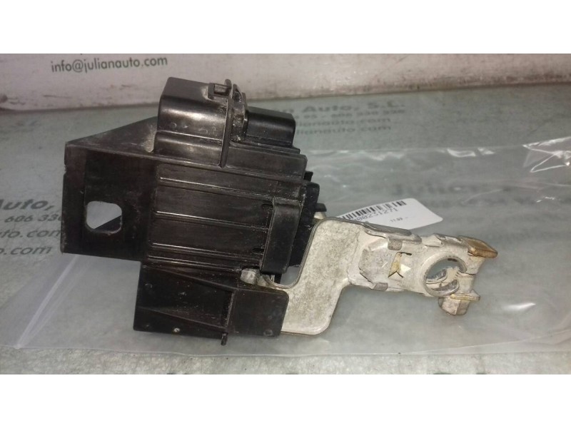 Recambio de caja reles / fusibles para toyota prius (nhw20) basis referencia OEM IAM 1798GA1  