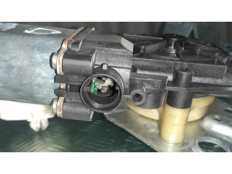 Recambio de elevalunas delantero derecho para renault kangoo dynamique referencia OEM IAM 402086 ARVINMERITOR ELECTRICO