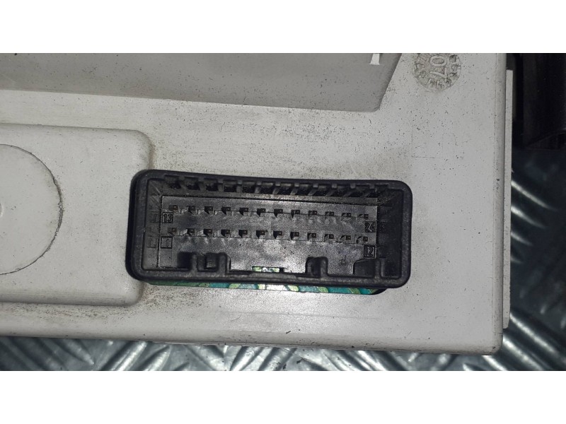 Recambio de pantalla multifuncion para renault kangoo dynamique referencia OEM IAM 8200755144 281203492A 216751791