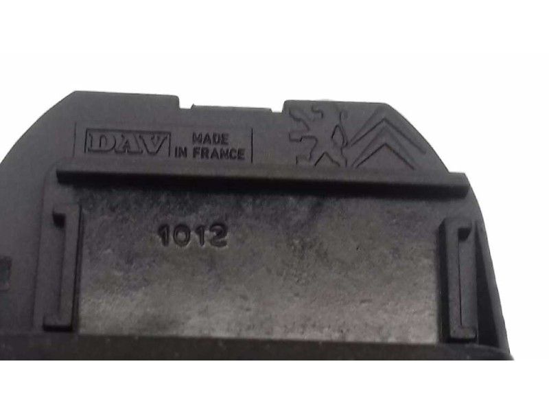 Recambio de mando elevalunas delantero izquierdo para peugeot 206 berlina referencia OEM IAM   6 PINES