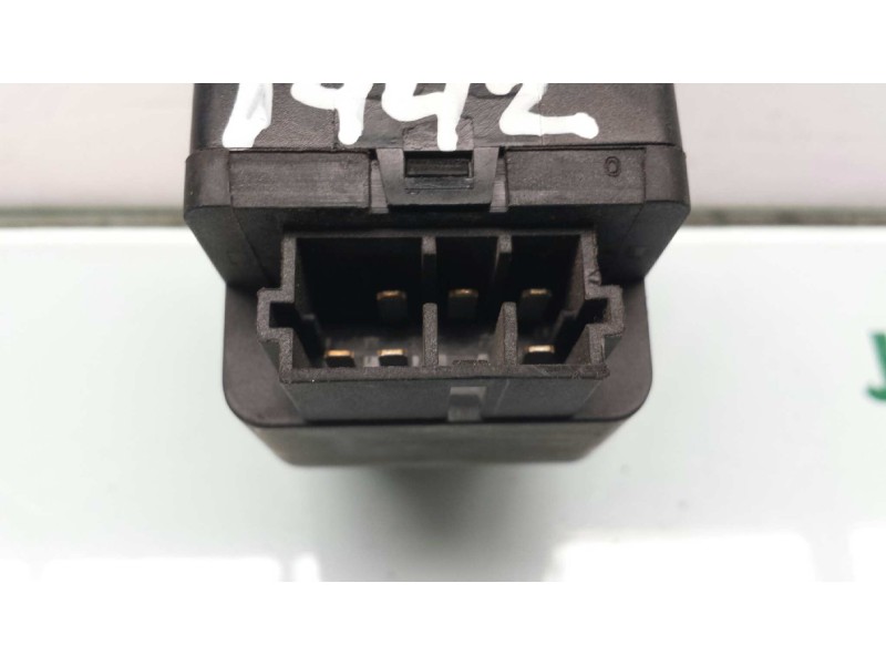 Recambio de mando elevalunas delantero izquierdo para peugeot 206 berlina look referencia OEM IAM   6 PINES