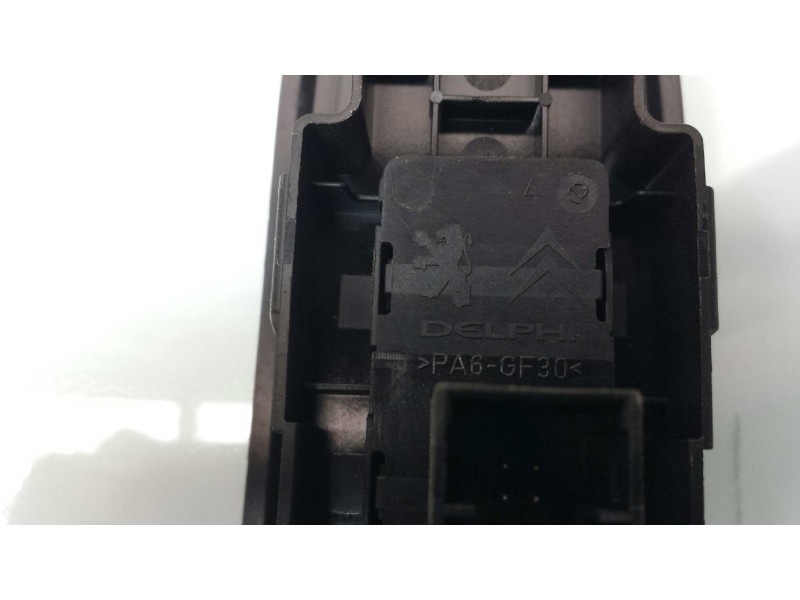 Recambio de mando elevalunas delantero derecho para peugeot 308 referencia OEM IAM 96565184XT 53269801 11688