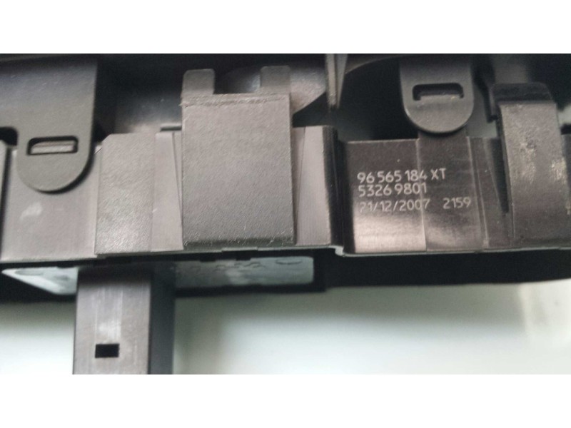 Recambio de mando elevalunas delantero derecho para peugeot 308 referencia OEM IAM 96565184XT 53269801 11688