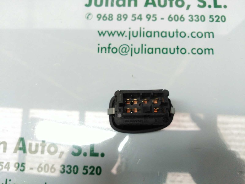 Recambio de mando elevalunas trasero derecho para citroen c3 1.4 hdi exclusive referencia OEM IAM 2594304   Recambio de mando elevalunas trasero derecho para citroen c3 1.4 hdi exclusive referencia OEM IAM 2594304