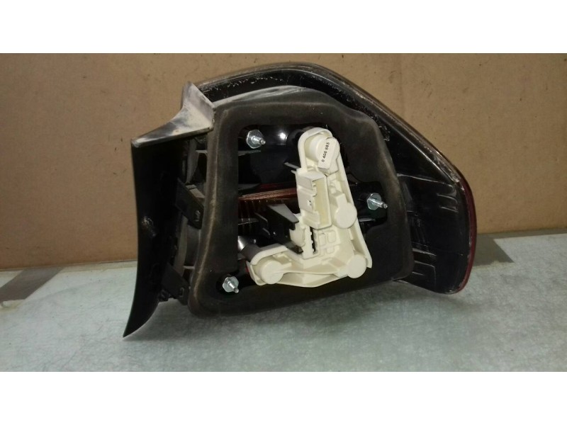 Recambio de piloto trasero izquierdo para bmw serie 3 berlina (e90) 320i referencia OEM IAM 63210406879 0406885 276301L