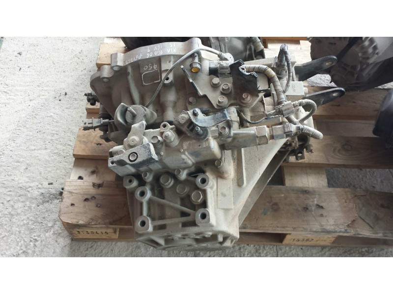 Recambio de caja cambios para kia rio 1.5 crdi ex1 referencia OEM IAM P61763  5 VELOCIDADES