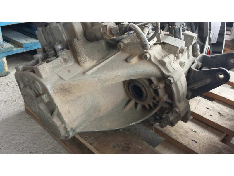 Recambio de caja cambios para kia rio 1.5 crdi ex1 referencia OEM IAM P61763  5 VELOCIDADES