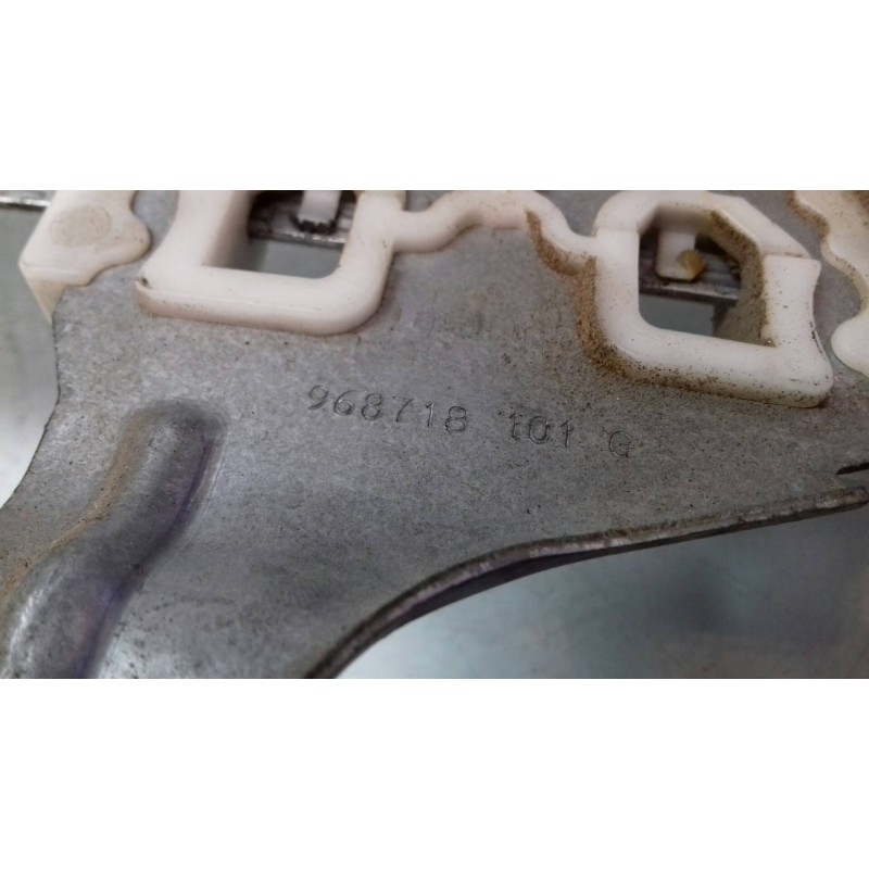 Recambio de elevalunas trasero izquierdo para renault megane iii berlina 5 p dynamique referencia OEM IAM 968710101 827210003R E