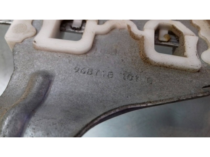 Recambio de elevalunas trasero izquierdo para renault megane iii berlina 5 p dynamique referencia OEM IAM 968710101 827210003R E