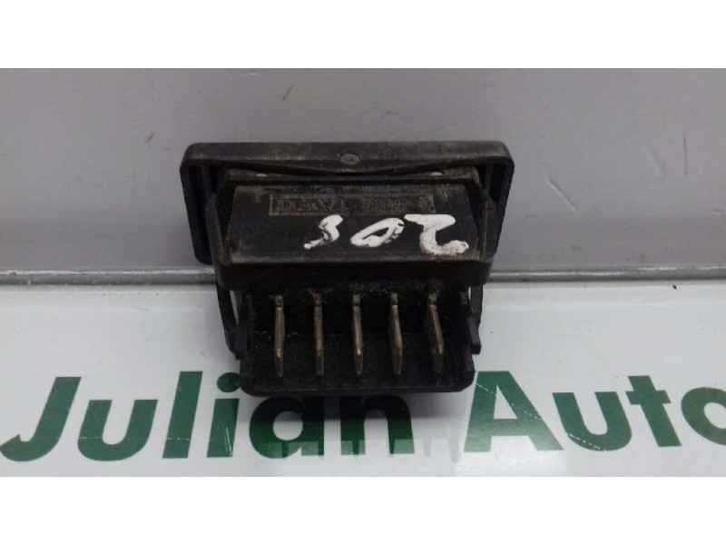 Recambio de mando elevalunas delantero derecho para peugeot 205 berlina 1.8 d generation referencia OEM IAM   