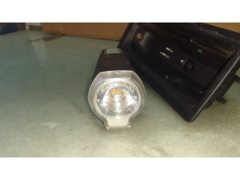 Recambio de luz interior para citroen c4 picasso exclusive referencia OEM IAM 9685614080  LINTERNA