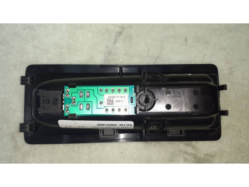 Recambio de luz interior para citroen c4 picasso exclusive referencia OEM IAM 9685614080  LINTERNA