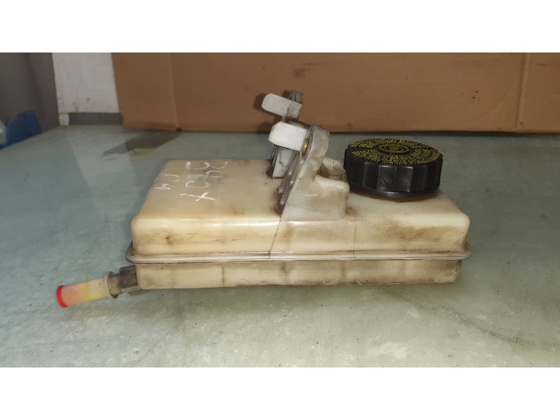 Recambio de deposito servo para citroen c4 picasso exclusive referencia OEM IAM 9680907780 033558 DANGER