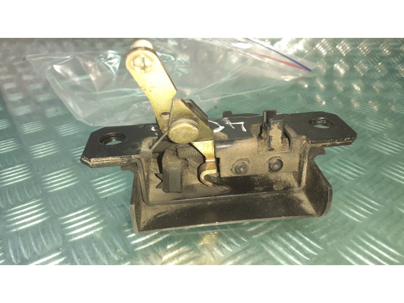 Recambio de cerradura maletero / porton para volkswagen golf iv berlina (1j1) conceptline 4motion referencia OEM IAM 1J6827505B 