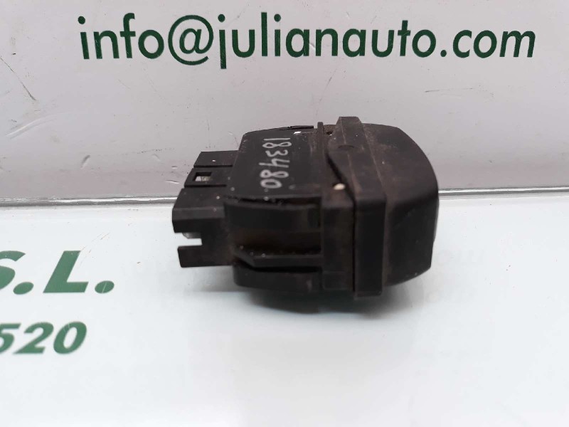 Recambio de mando elevalunas delantero derecho para citroen xsara berlina 1.9 td sx referencia OEM IAM   