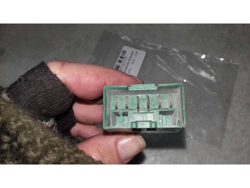 Recambio de mando elevalunas delantero derecho para lancia lybra berlina 1.9 jtd referencia OEM IAM A223  