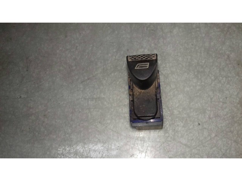 Recambio de mando elevalunas delantero derecho para fiat bravo (182) 16v 80 sx referencia OEM IAM A223  