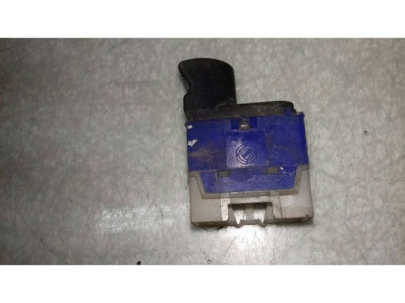Recambio de mando elevalunas delantero derecho para fiat bravo (182) 16v 80 sx referencia OEM IAM A223  