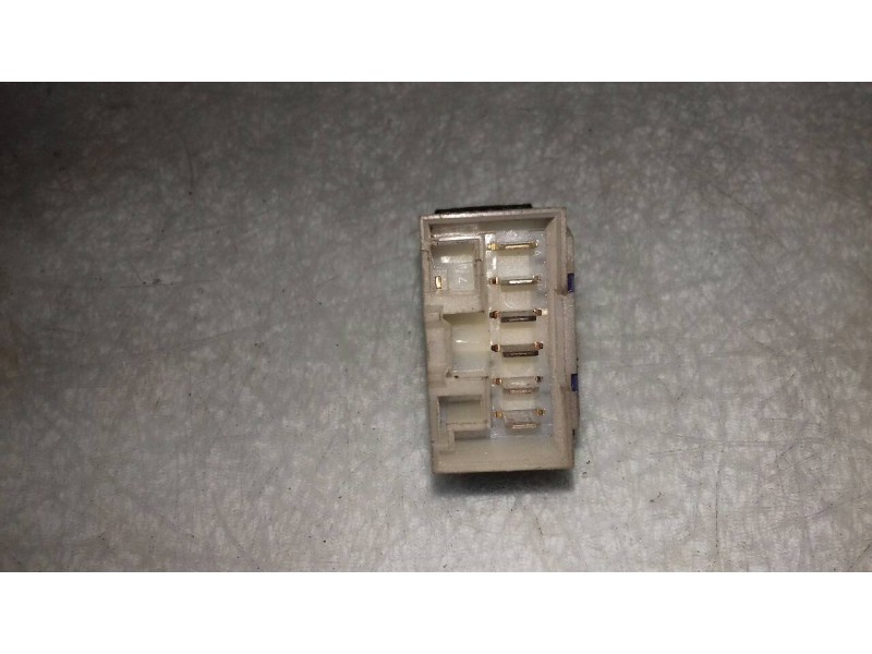 Recambio de mando elevalunas delantero derecho para fiat bravo (182) 16v 80 sx referencia OEM IAM A223  