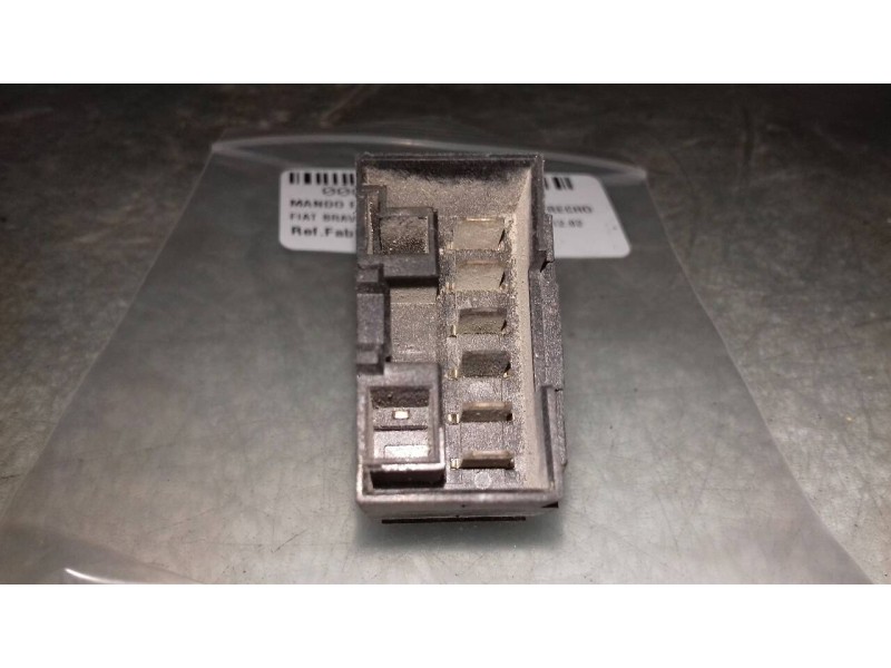 Recambio de mando elevalunas delantero derecho para fiat bravo (182) 16v 80 sx referencia OEM IAM A223  